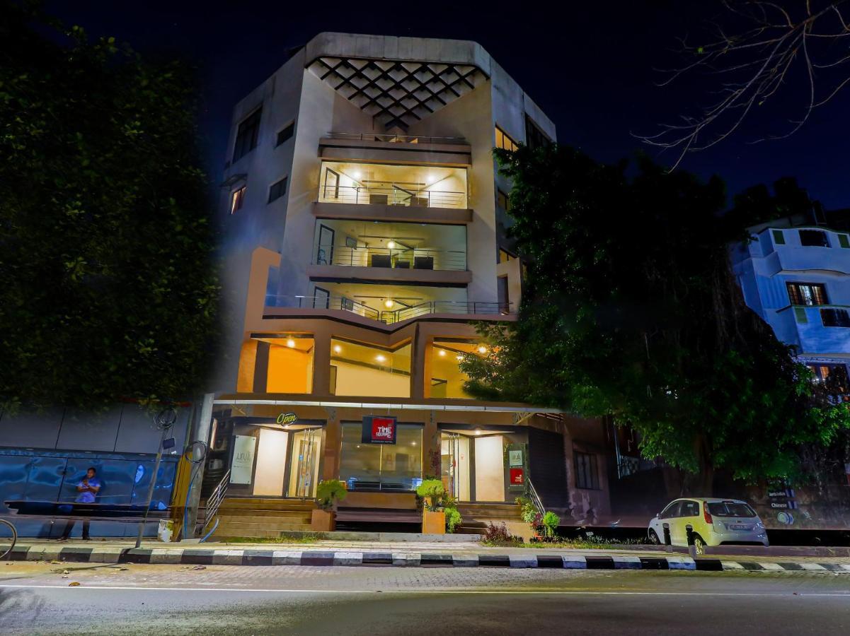 Treebo Trend Time Square Marine Drive Hotel Kochi Exterior photo
