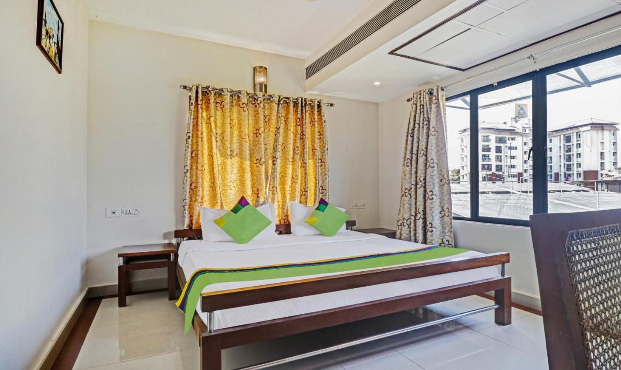 Treebo Trend Time Square Marine Drive Hotel Kochi Exterior photo