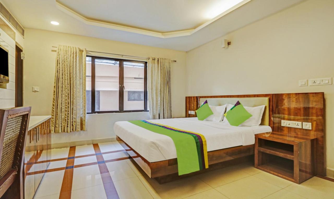 Treebo Trend Time Square Marine Drive Hotel Kochi Exterior photo