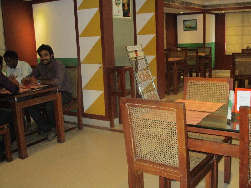 Treebo Trend Time Square Marine Drive Hotel Kochi Exterior photo