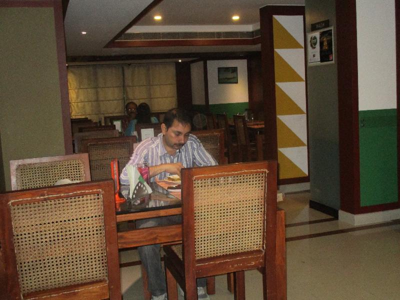 Treebo Trend Time Square Marine Drive Hotel Kochi Exterior photo