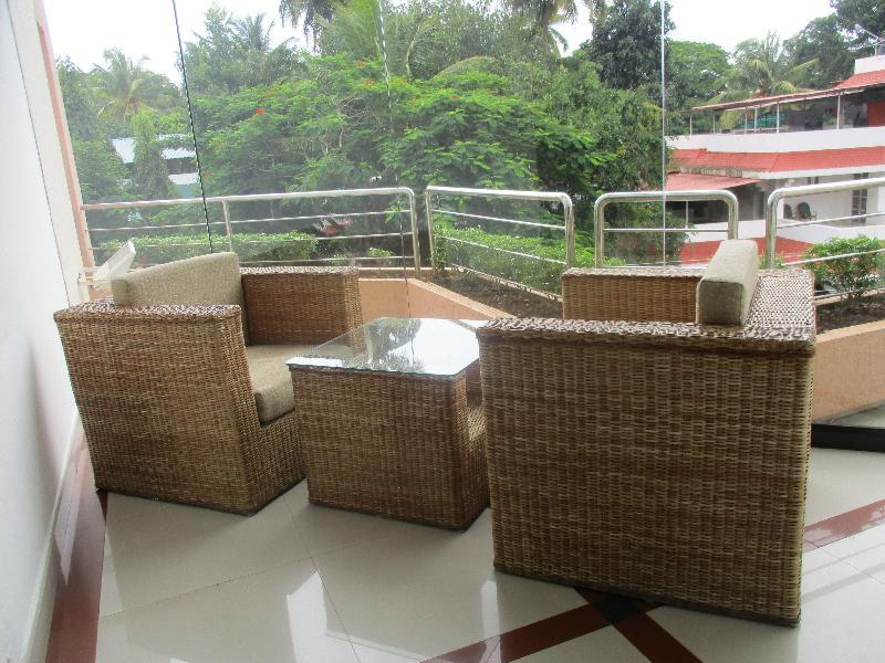 Treebo Trend Time Square Marine Drive Hotel Kochi Exterior photo
