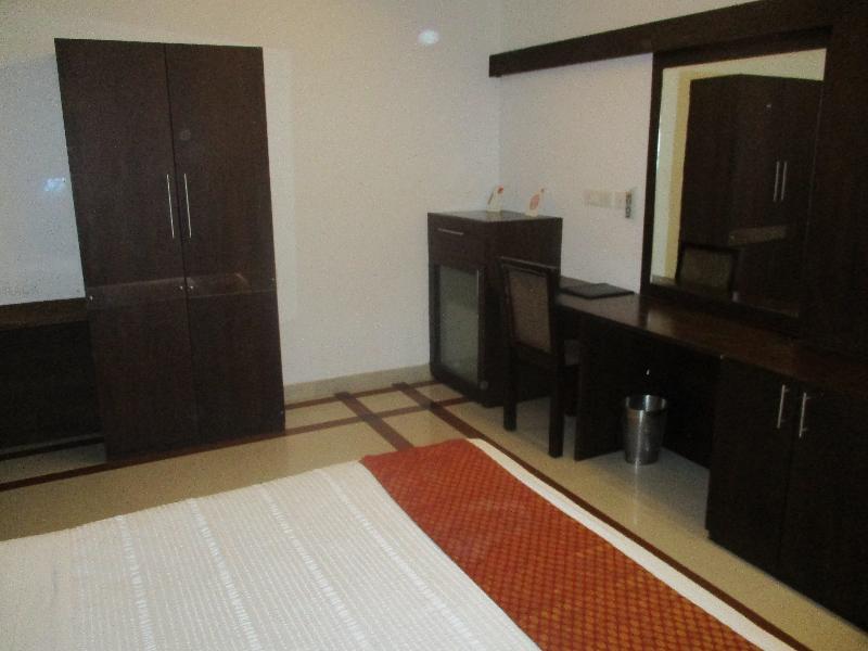 Treebo Trend Time Square Marine Drive Hotel Kochi Exterior photo