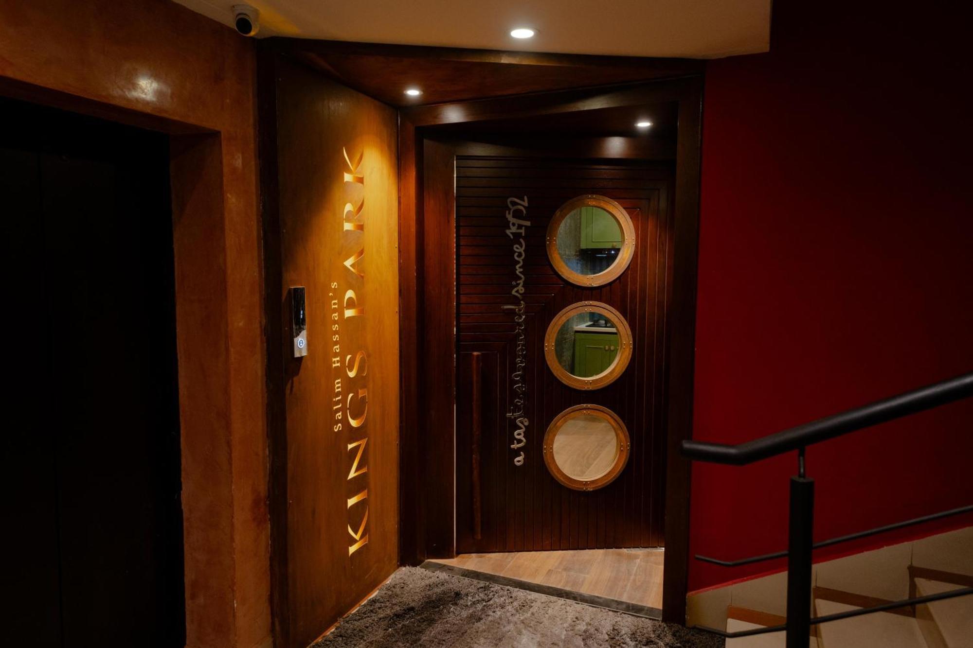 Treebo Trend Time Square Marine Drive Hotel Kochi Exterior photo