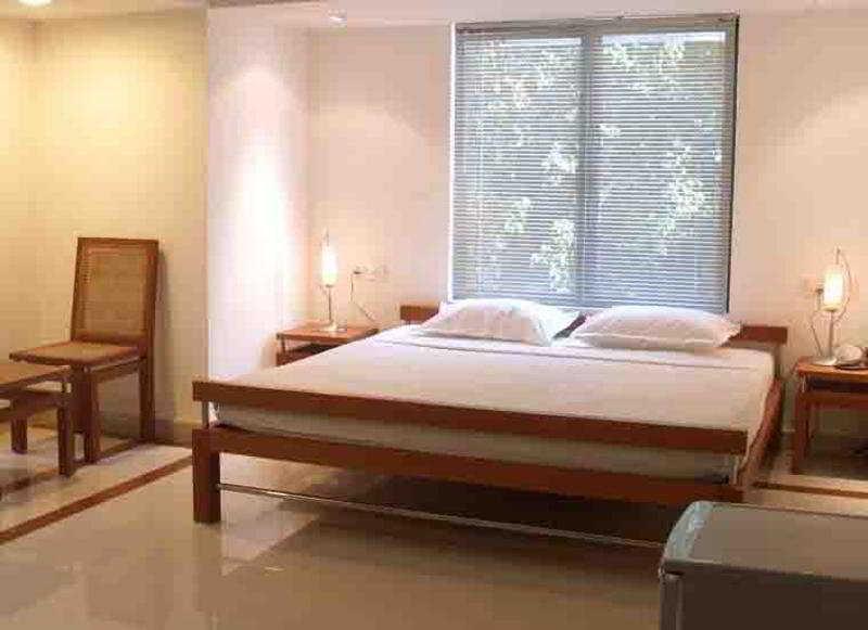 Treebo Trend Time Square Marine Drive Hotel Kochi Room photo