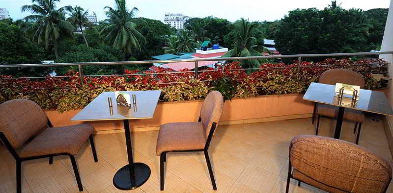 Treebo Trend Time Square Marine Drive Hotel Kochi Exterior photo