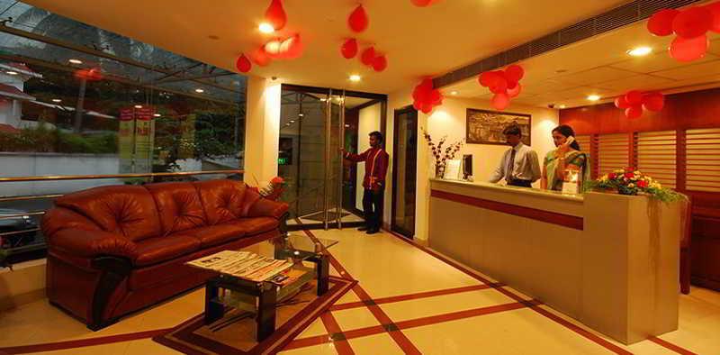 Treebo Trend Time Square Marine Drive Hotel Kochi Exterior photo